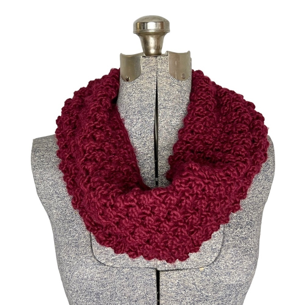 Divided by H&M Maroon Moss Stitch Knit Acrylic Infinity Scarf
